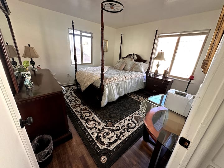 Bright 1br University & Hospital, Area, Walkable - Albuquerque, NM