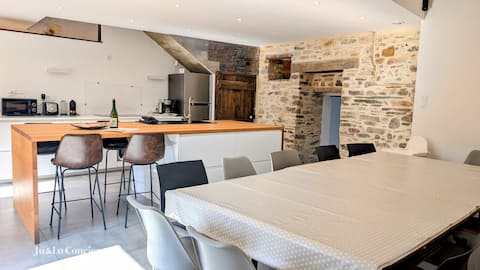 La Conviviale - Bright Longère with Beautiful Volumes