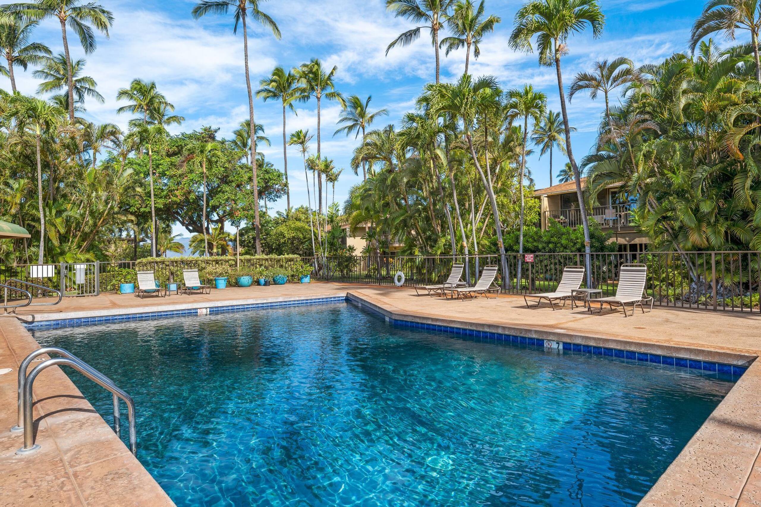 Condo in Lahaina · ★4.91 · 2 bedrooms · 4 beds · 2 baths - Image 38