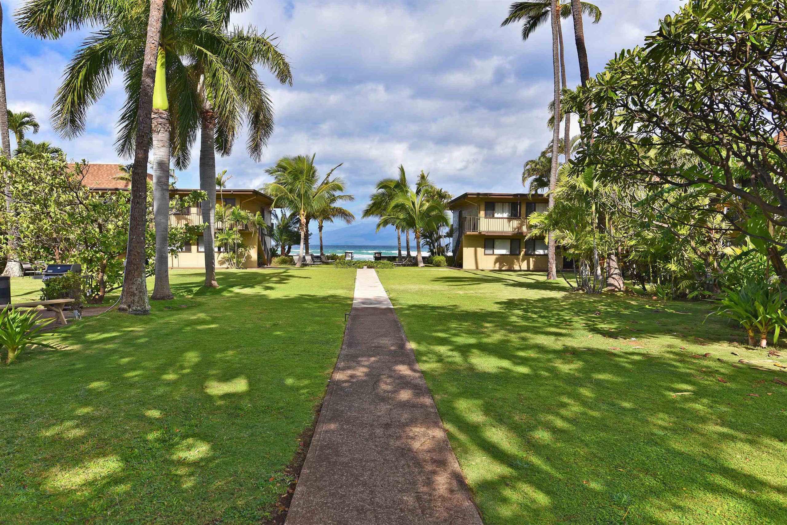 Condo in Lahaina · ★4.91 · 2 bedrooms · 4 beds · 2 baths - Image 8