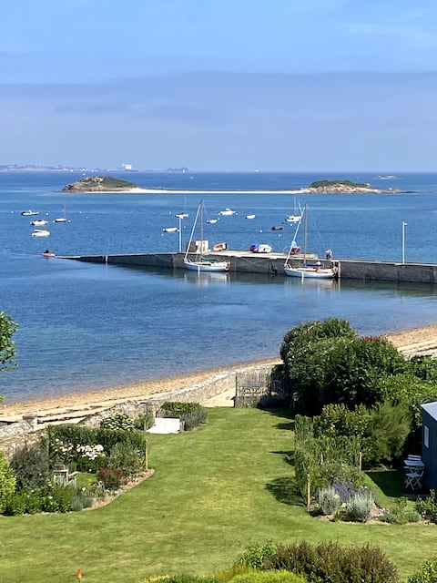 Exceptional home • Sea view & beach access