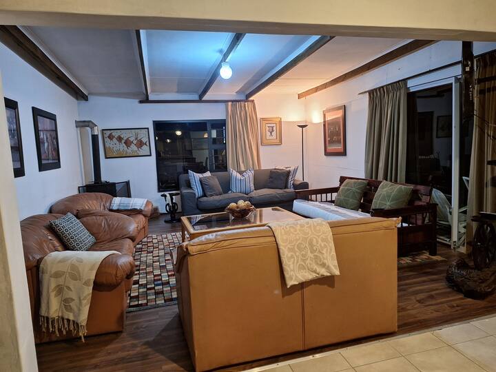 Sunny 4 Bedroom House. Whole House - Baardskeerdersbos
