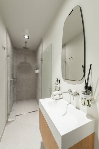 Luxurious bright 200sqm house in city centre! gallery image 4