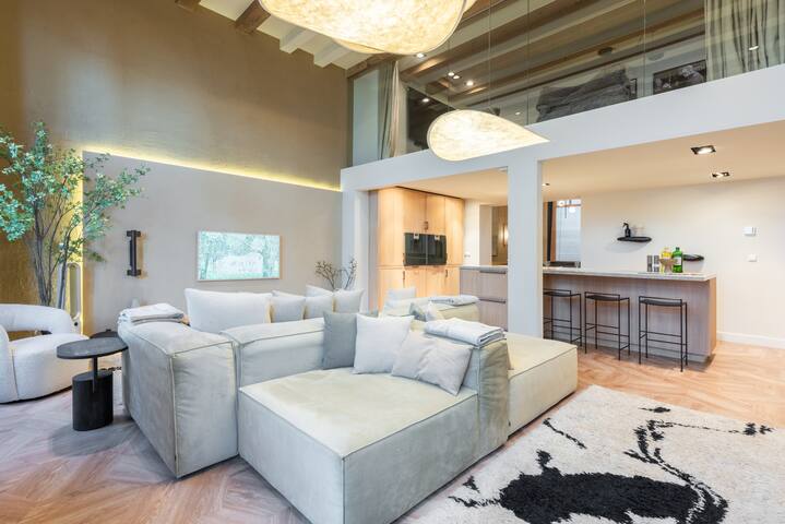 Luxurious bright 200sqm house in city centre! gallery image 3