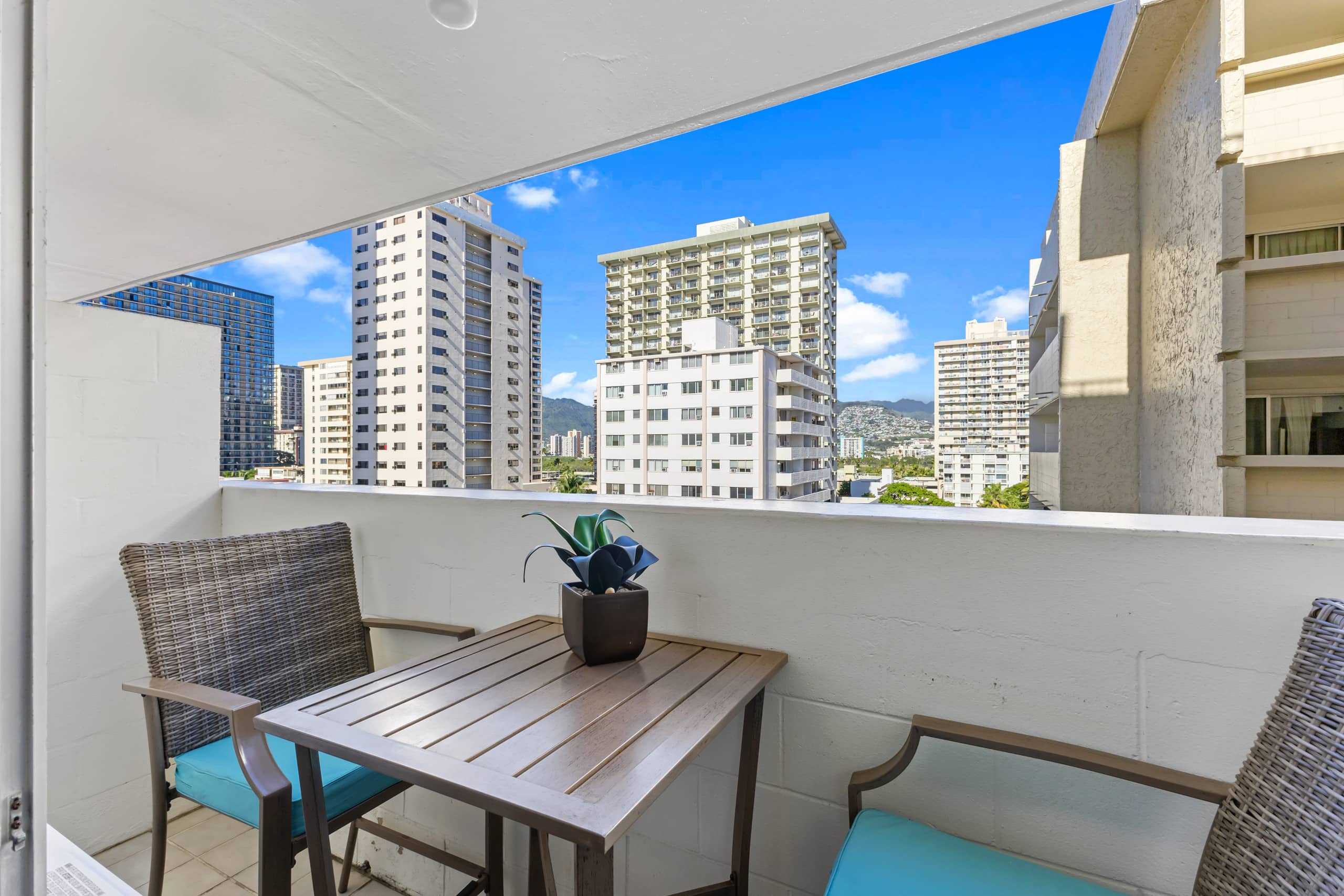 Condo in Honolulu · ★4.61 · Studio · 1 bed · 1 bath - Image 2