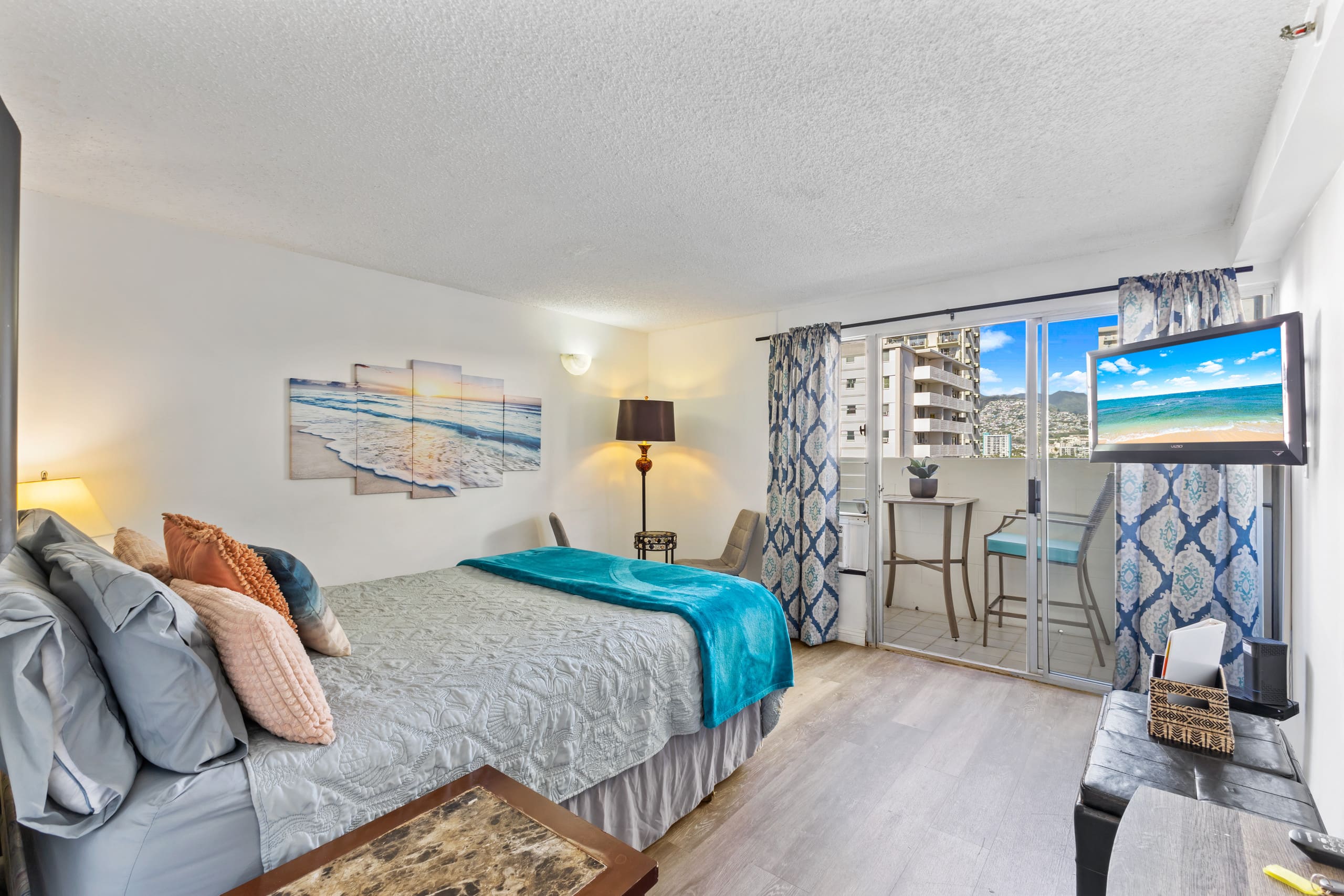 Condo in Honolulu · ★4.61 · Studio · 1 bed · 1 bath - Image 1