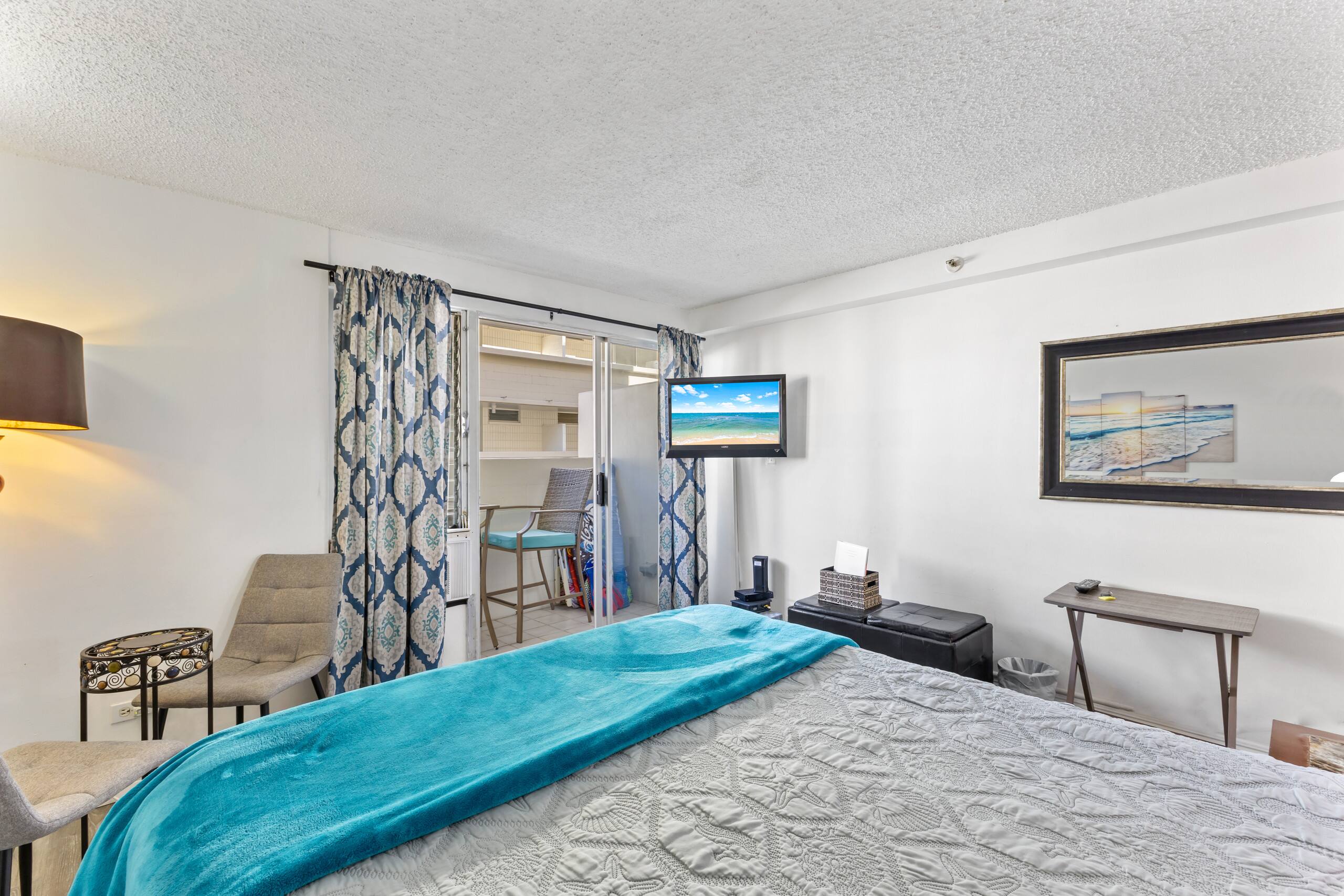 Condo in Honolulu · ★4.61 · Studio · 1 bed · 1 bath - Image 18