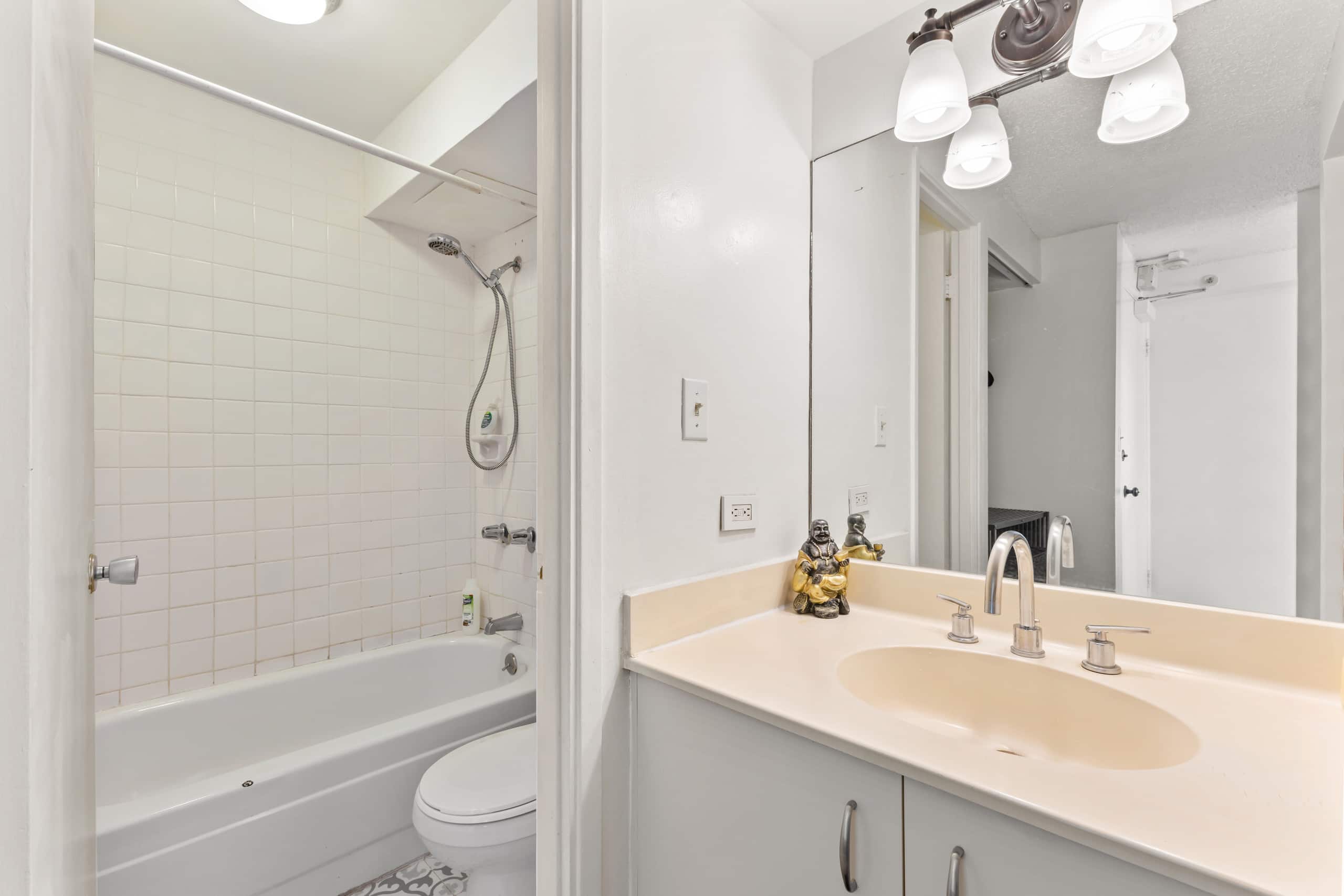 Condo in Honolulu · ★4.61 · Studio · 1 bed · 1 bath - Image 20