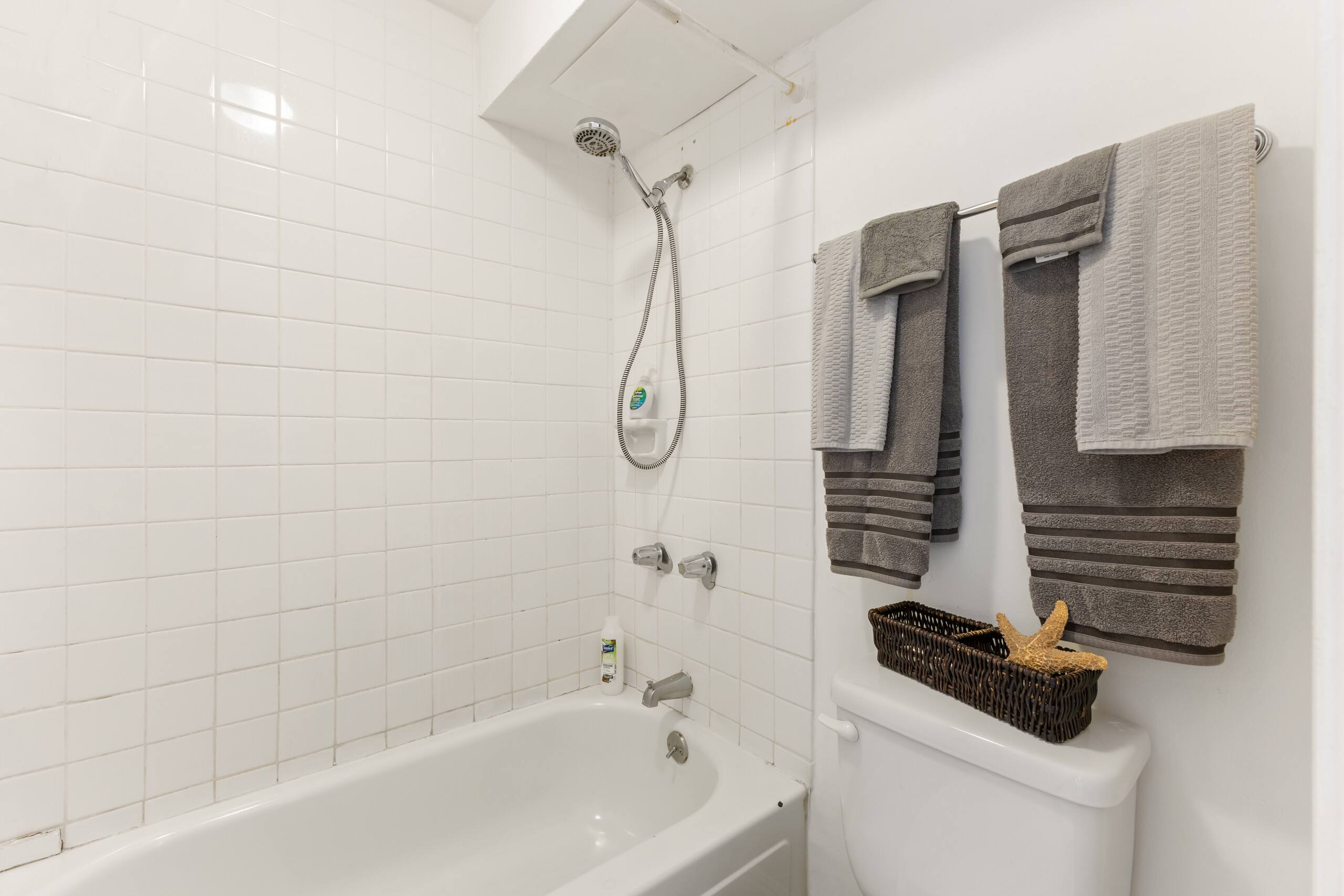 Condo in Honolulu · ★4.61 · Studio · 1 bed · 1 bath - Image 22