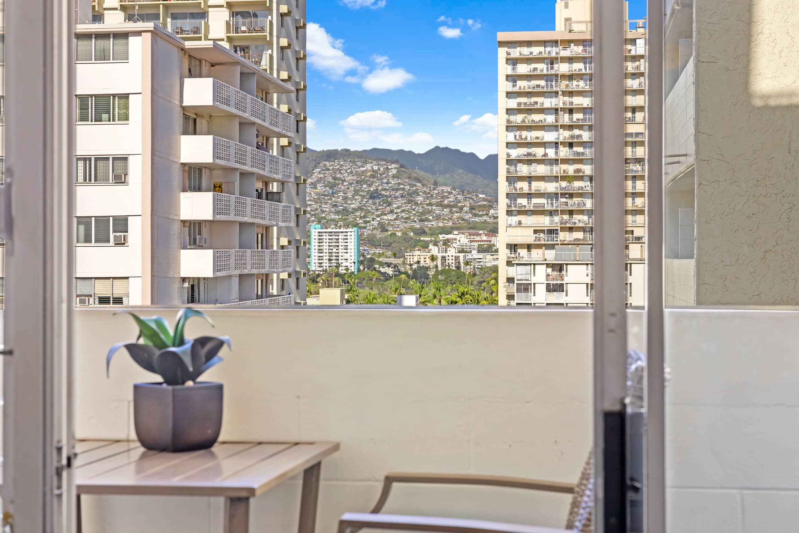 Condo in Honolulu · ★4.61 · Studio · 1 bed · 1 bath - Image 16