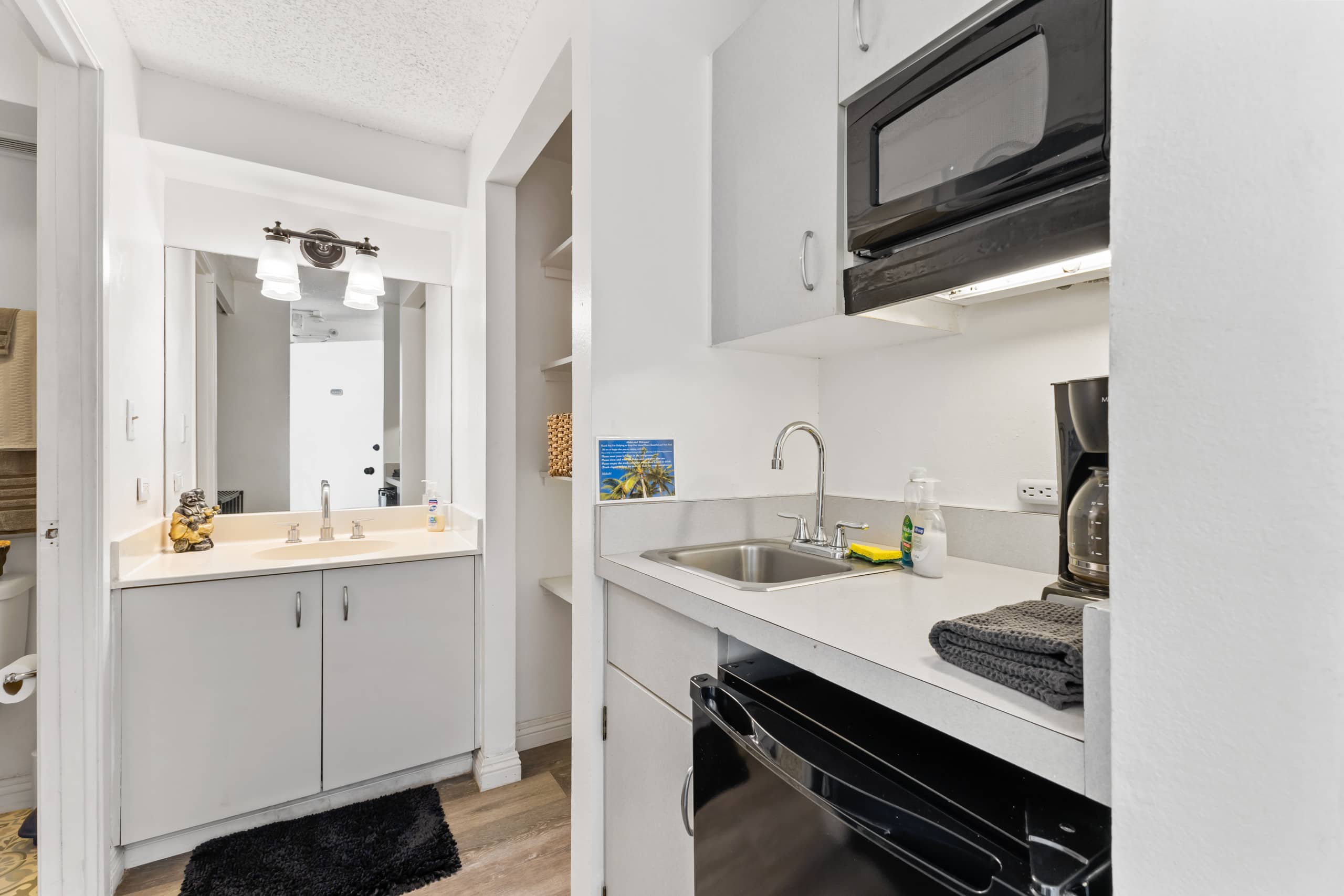 Condo in Honolulu · ★4.61 · Studio · 1 bed · 1 bath - Image 13