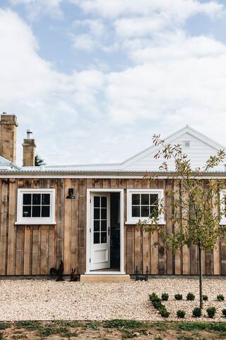 Petit Chateau Oatlands gallery image 2