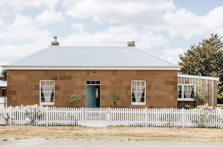 Petit Chateau Oatlands