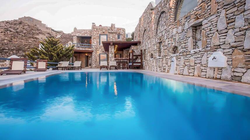 Villa Omnia, by Mykonos Rocky Villas gallery image 4