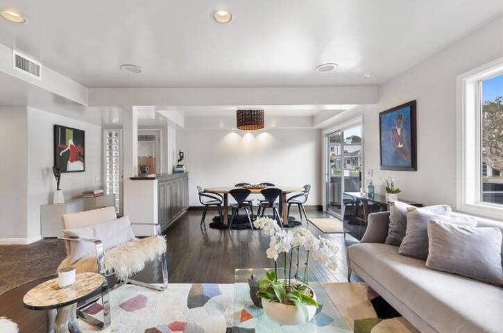 Chic Family Beach Home on Coveted Walk Street gallery image 3