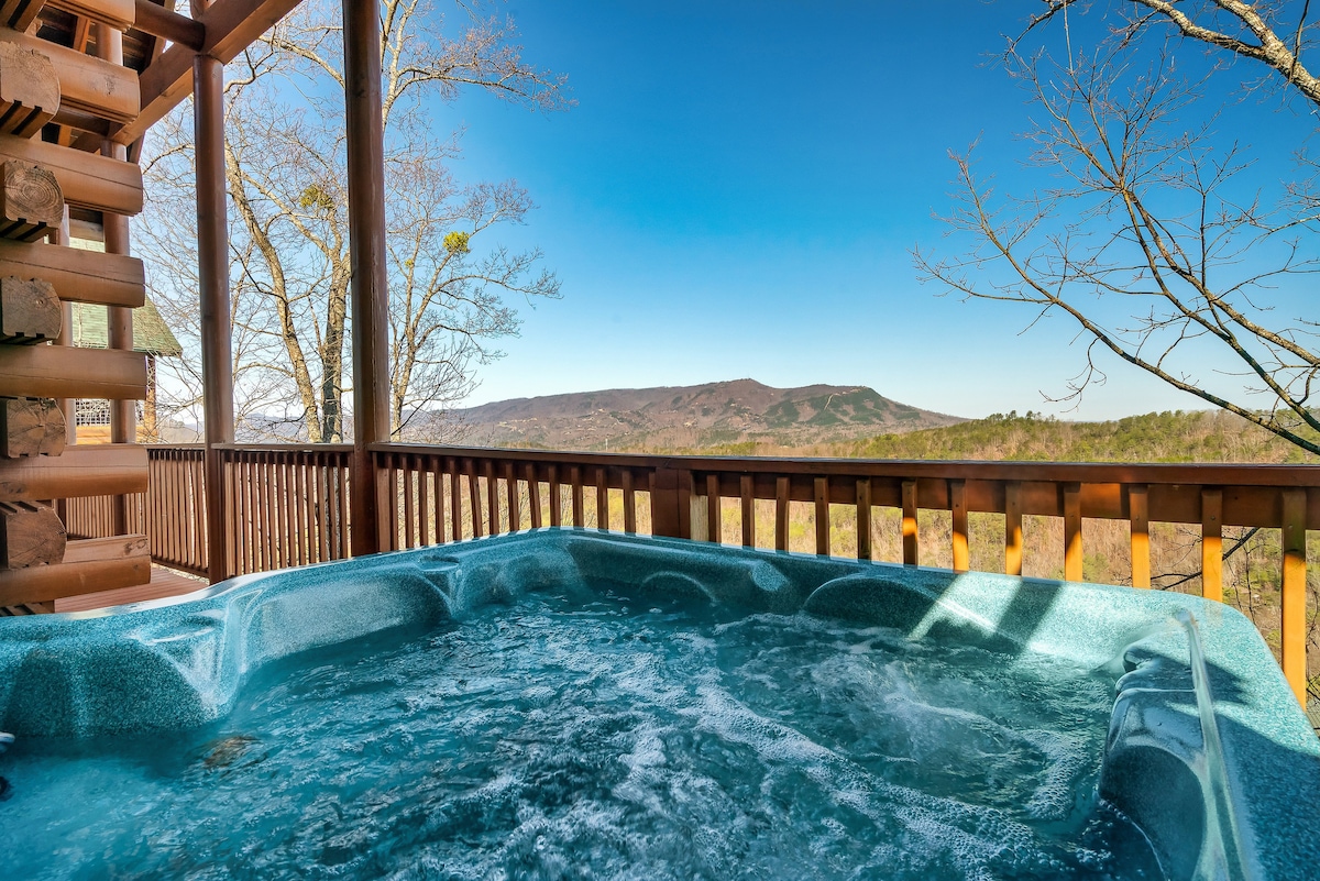 A+ Views & Location! Hot Tub, Pool, Pet Friendly