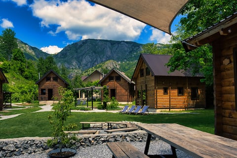 Successful Airbnb property: Camp Lipovo mountain in Kolašin