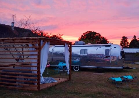 Vintage Camper
(Beauval Zoo, 24/7 spa)