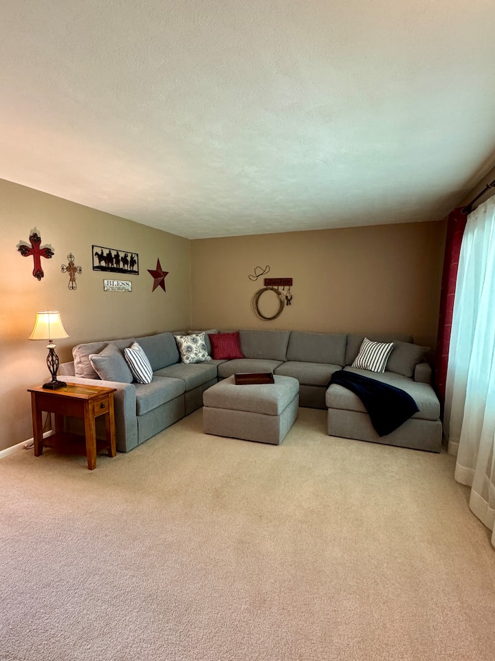 Cattle Ranch, Country Charm & Easy Urban Access - Battle Creek, MI