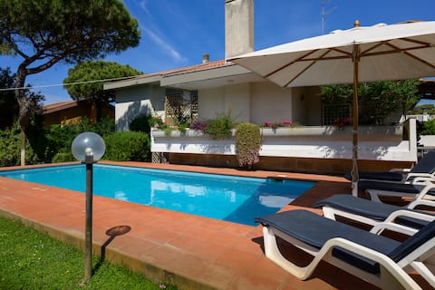 Villa M. Mediterranean garden 150 meters from the sea