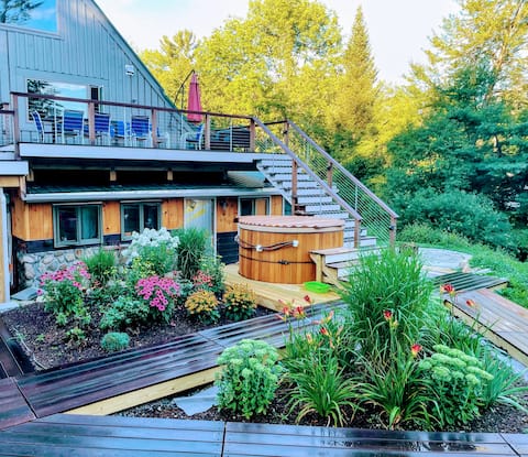 Lakefront lodge near Loon/Waterville, hot tub, 6bd