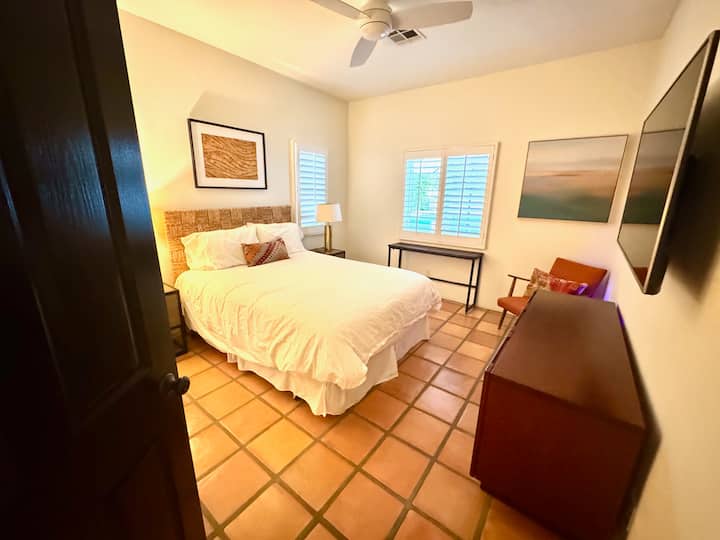 2nd Bedroom. 55" hdtv. View to Pool and Mountains.