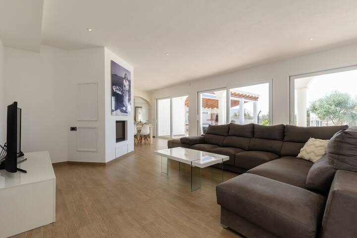 Villa Maravilla, Heatable pool, rooftop with views gallery image 4