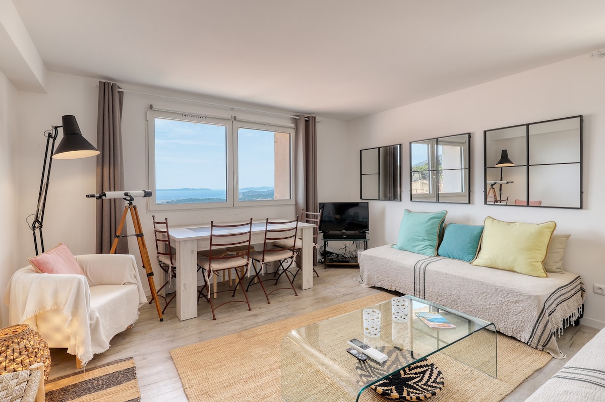 Top Airbnb: "La Terrasse" 4* 68 m2 sea view terrace 2 to 5 p à Bormes Les Mimosas