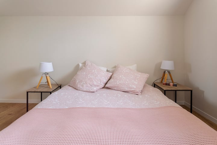 Non-contractual photo