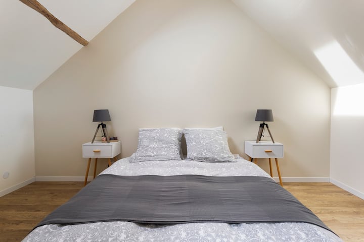 Non-contractual photo