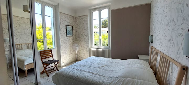 Schlafzimmer 1