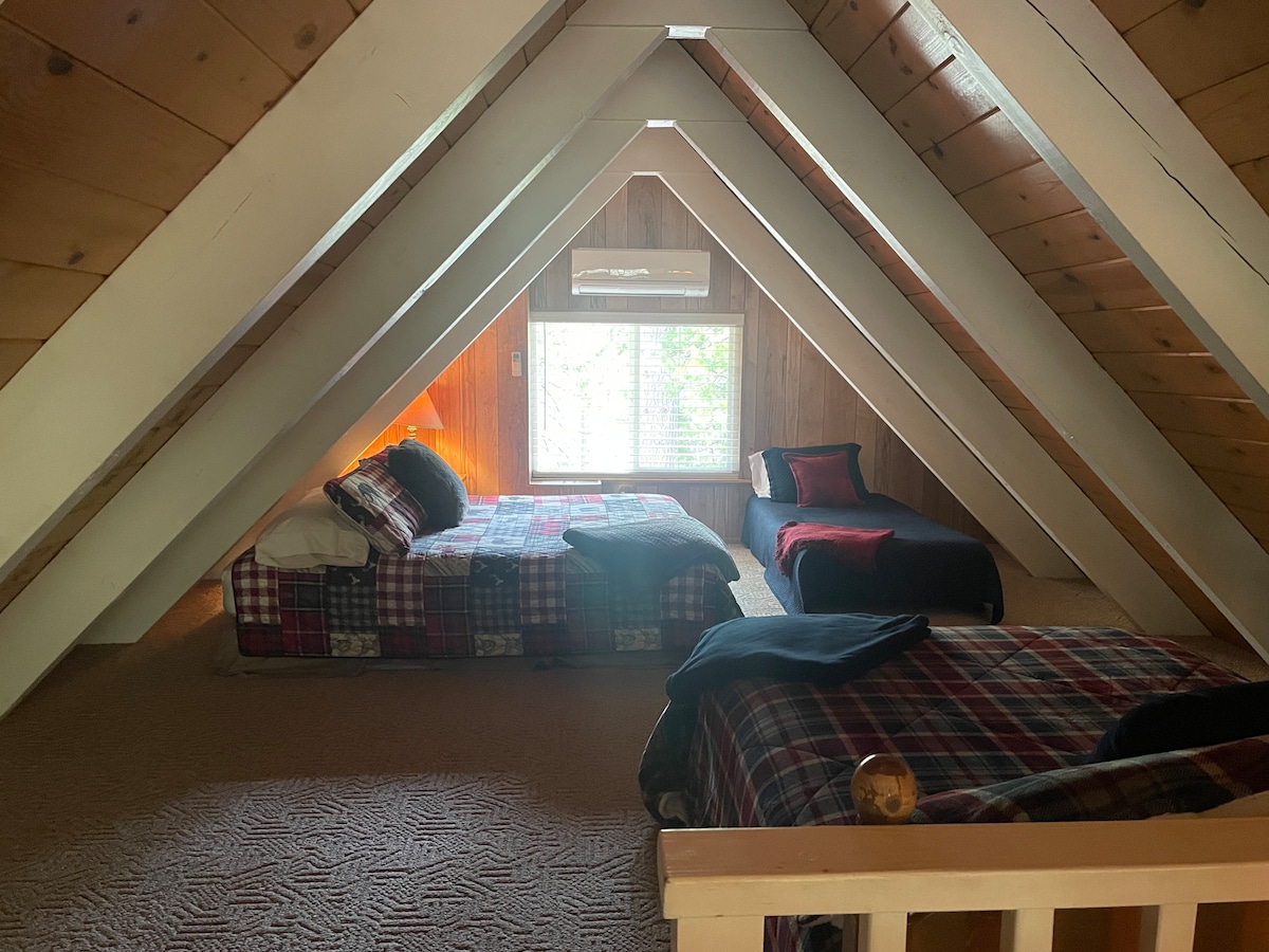 ลอฟท์ - เตียงคิงไซส์ 1 หลังเตียงควีนไซส์ 1 หลังเตียงใหญ่ 1 หลังและเตียงแฝด 1 หลัง