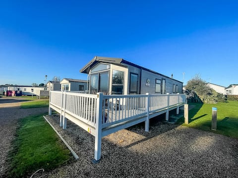 6 berth caravan by Norfolk beach ref 19006SD