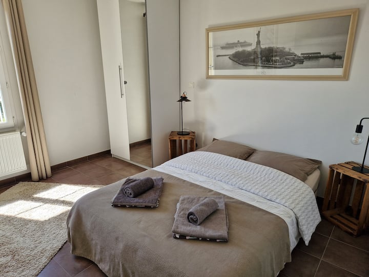 Chumba cha kulala kutoka katikati ya ghorofa ya juu - kitanda sentimita 140x200