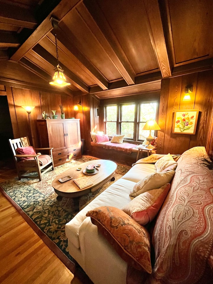 Private Room in Art & Crafts Home