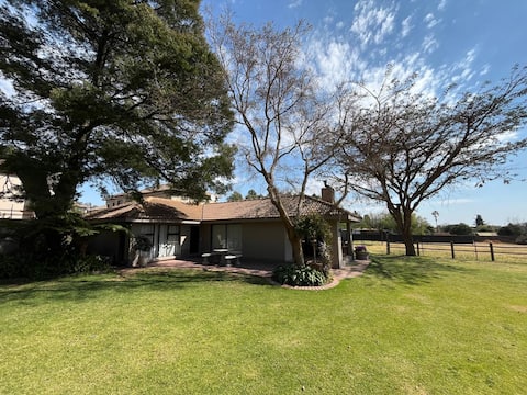 Isolated 1bed luxury cottage 10min to O.R Tambo