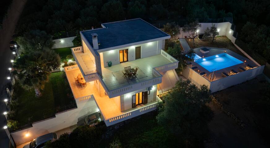 Villa Daratso heated private pool, view to the sea gallery image 4