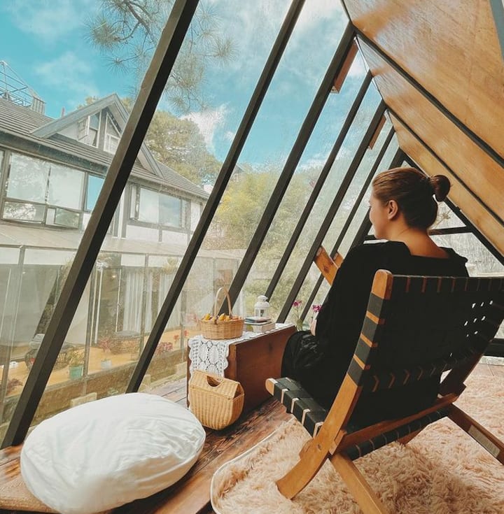 Pine Cone Treehouse At Tudor In The Pines Baguio - Filipinas