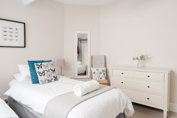 Двойно легло с двойно легло king size или единично легло с отделна самостоятелна баня