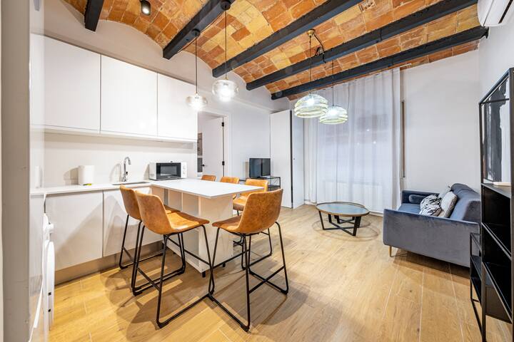 Refurbished great 4 bedroom flat in Eixample gallery image 5