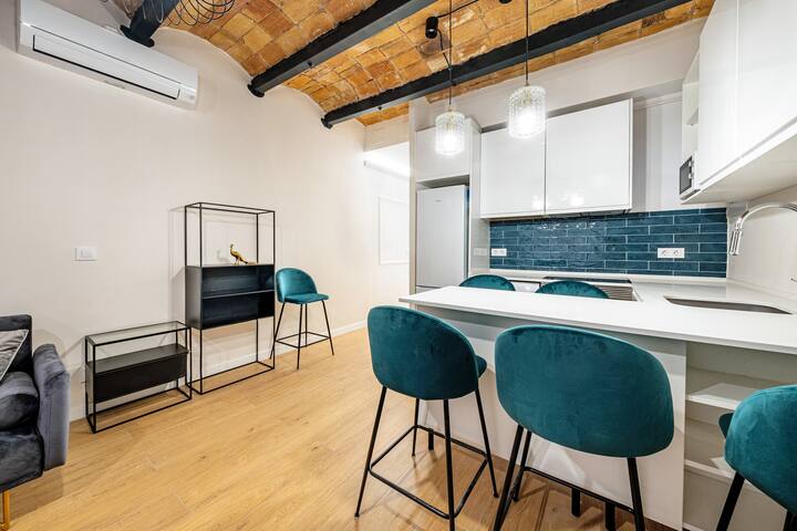 Fab flat 4 bedroom in Eixample all equipped gallery image 3