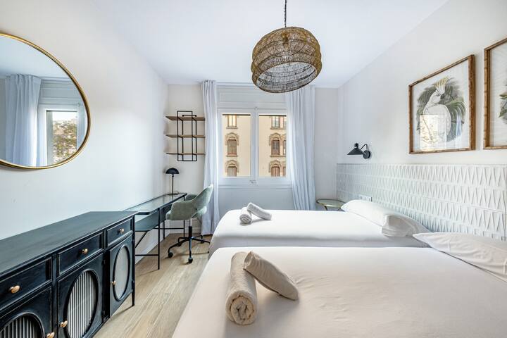 Fab flat 4 bedroom in Eixample all equipped gallery image 2