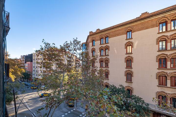 Fab flat 4 bedroom in Eixample all equipped gallery image 4