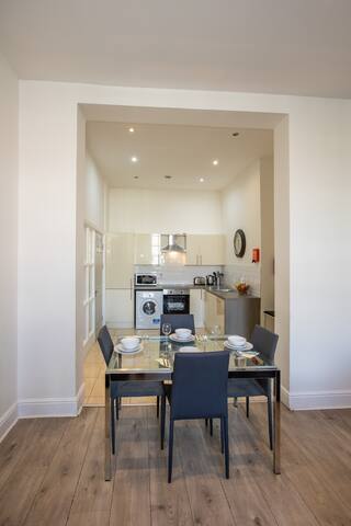 Temple Bar Spacious 3 bedroom apartment River view gallery image 4