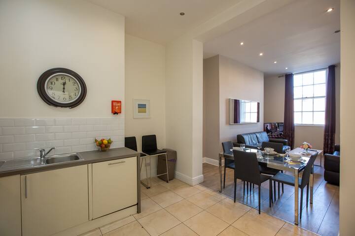Temple Bar Spacious 3 bedroom apartment River view gallery image 5