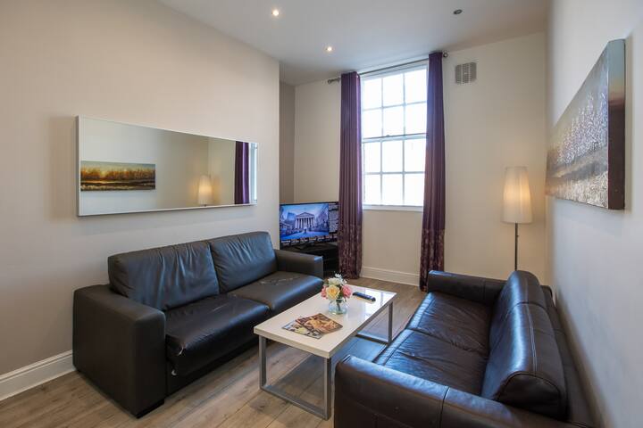 Temple Bar Spacious 3 bedroom apartment River view gallery image 3