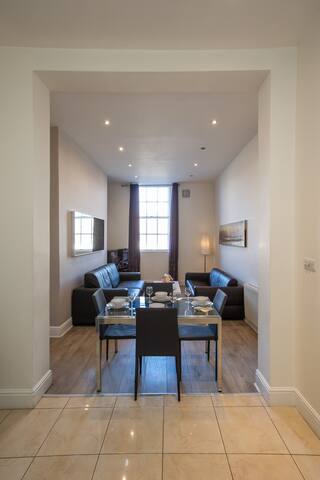 Temple Bar Spacious 3 bedroom apartment River view