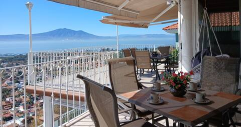 Mirador del Lago House
