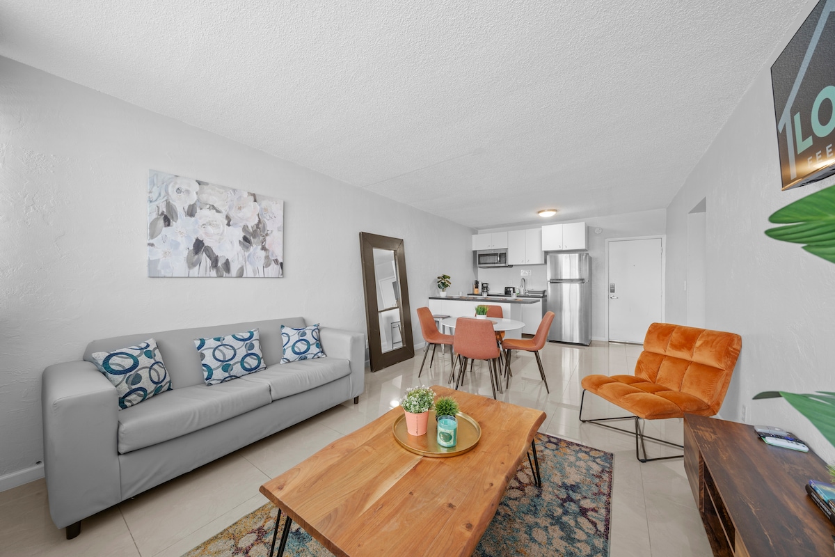 Top performing Airbnb: Spacious 1BR Apt w/ 2 Queen beds in Coconut Grove in Bird Grove East