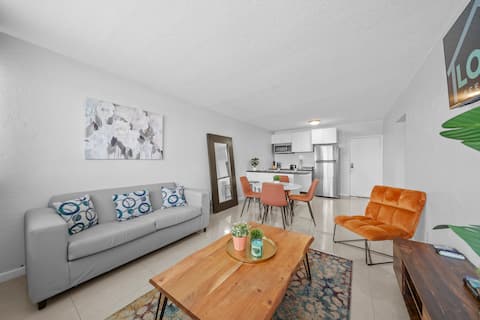 Top performing Airbnb: Spacious 1BR Apt w/ 2 Queen beds in Coconut Grove in Bird Grove East